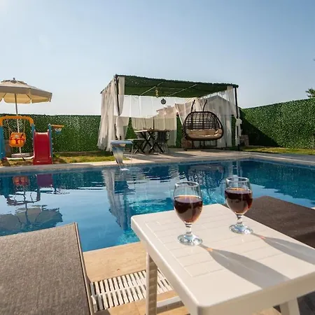 Greendale Villa *